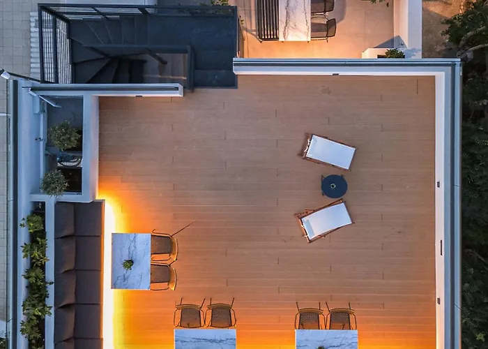 The Meta Stay - Rooftop Access 1 Bedroom Suite